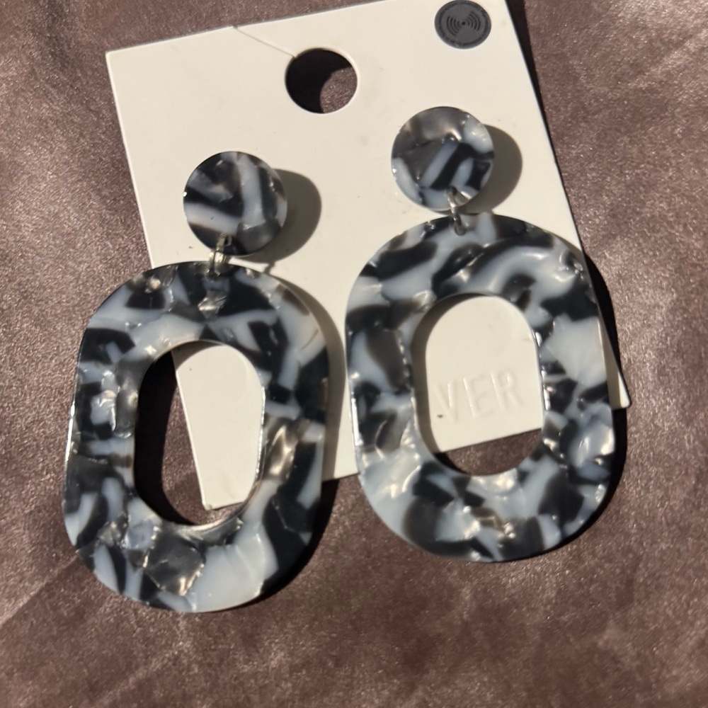 Forever 21 Black and White Marbled Earrings